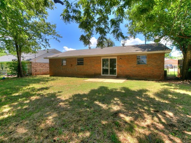 315 W Silverwood Drive, Midwest City, OK 73110