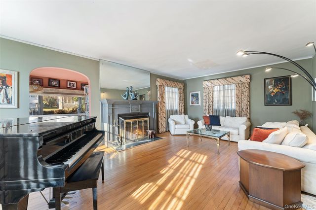 10 Shawnee Avenue, Yonkers, NY 10710