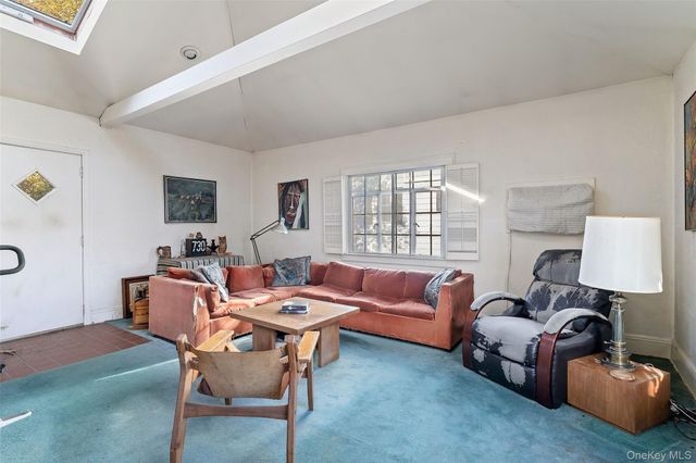 10 Shawnee Avenue, Yonkers, NY 10710