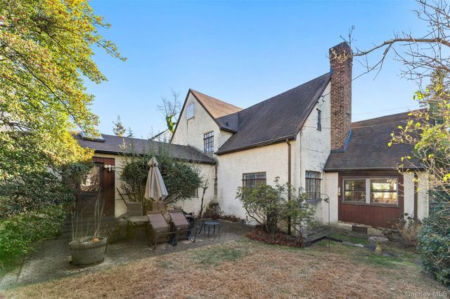 10 Shawnee Avenue, Yonkers, NY 10710