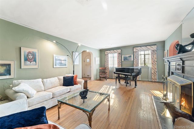 10 Shawnee Avenue, Yonkers, NY 10710