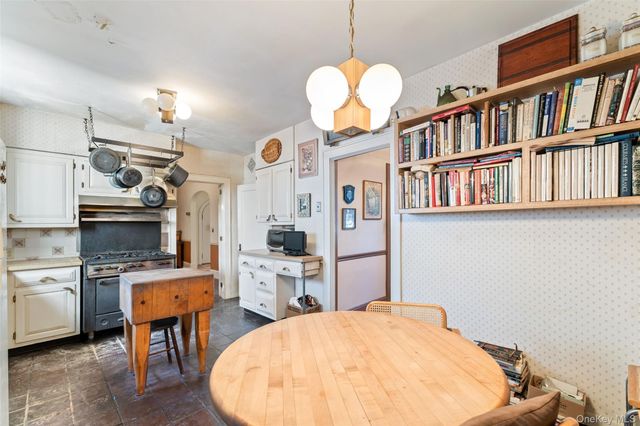 10 Shawnee Avenue, Yonkers, NY 10710