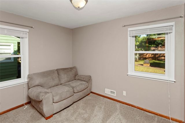 3111 Madison Avenue, Des Moines, IA 50310