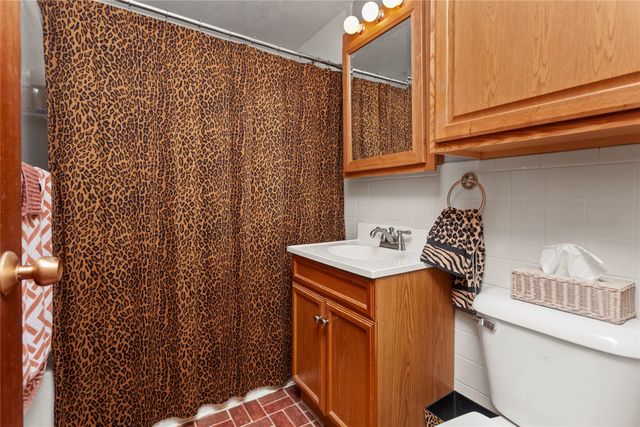 3111 Madison Avenue, Des Moines, IA 50310