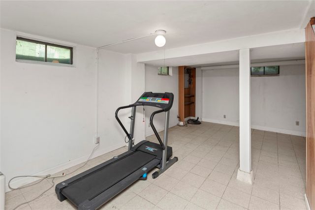 3111 Madison Avenue, Des Moines, IA 50310