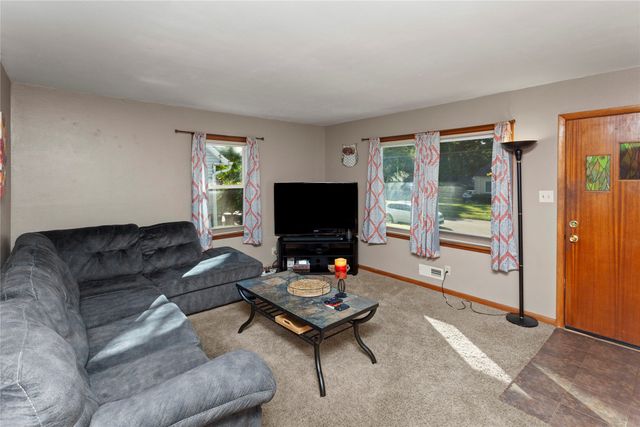 3111 Madison Avenue, Des Moines, IA 50310