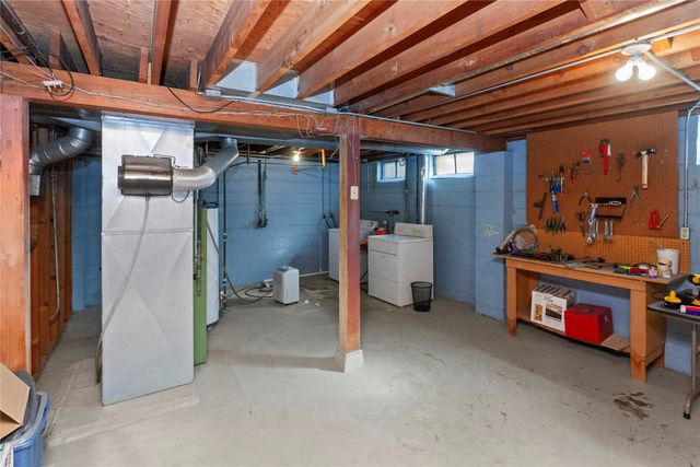 3111 Madison Avenue, Des Moines, IA 50310