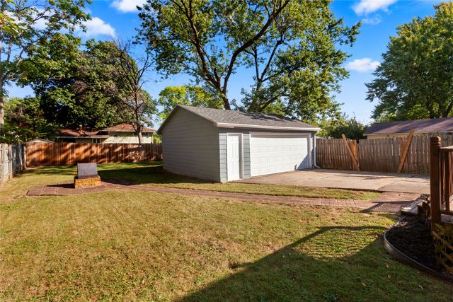 3111 Madison Avenue, Des Moines, IA 50310