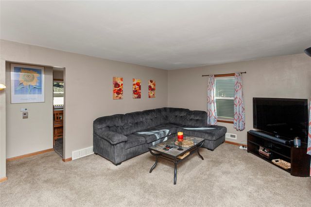 3111 Madison Avenue, Des Moines, IA 50310