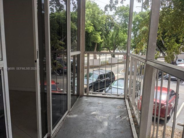 7125 NW 186th St B209, Hialeah, FL 33015