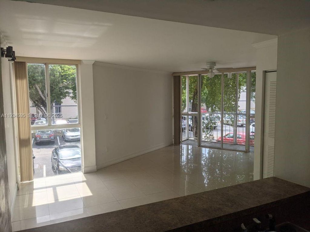 7125 NW 186th St B209, Hialeah, FL 33015