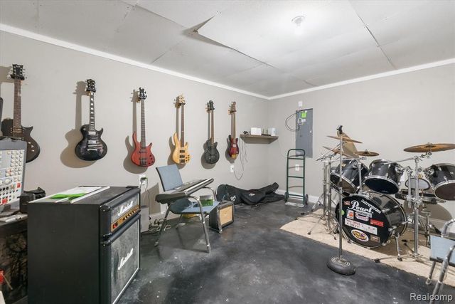 42811 Colonial Road, Belleville, MI 48111