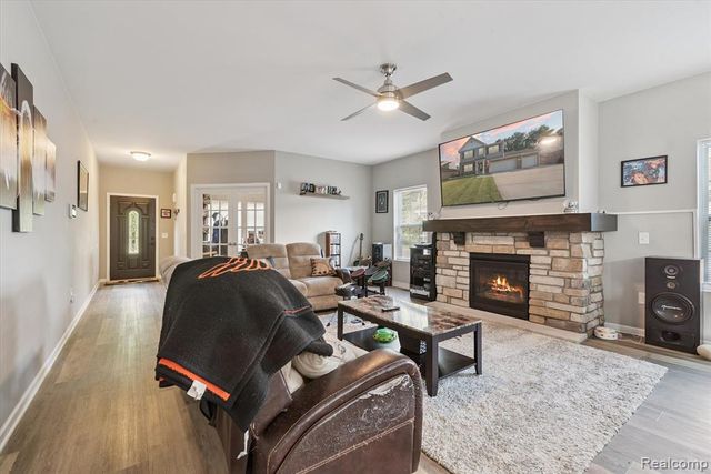 42811 Colonial Road, Belleville, MI 48111