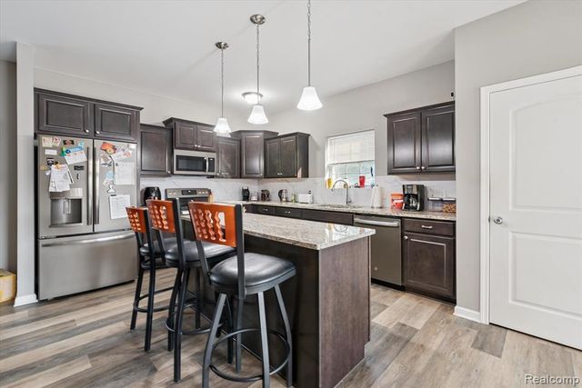 42811 Colonial Road, Belleville, MI 48111