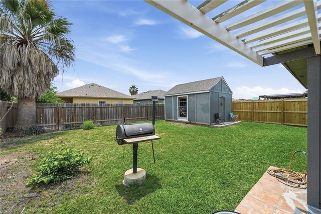 1103 Sacramento St, Portland, TX 78374