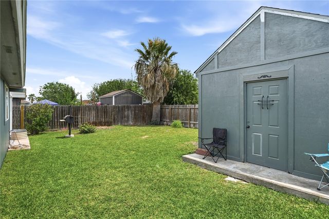 1103 Sacramento St, Portland, TX 78374