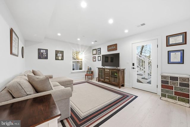 1422 HOWARD RD, Annapolis, MD 21403