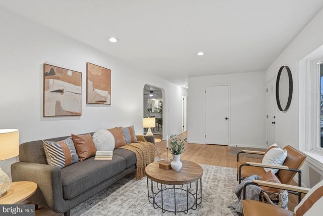 8413 OLD HARFORD RD, Parkville, MD 21234