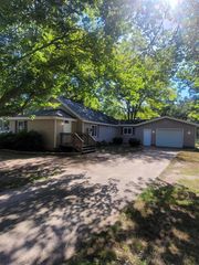 1367 E Summit Avenue, Muskegon, MI 49444