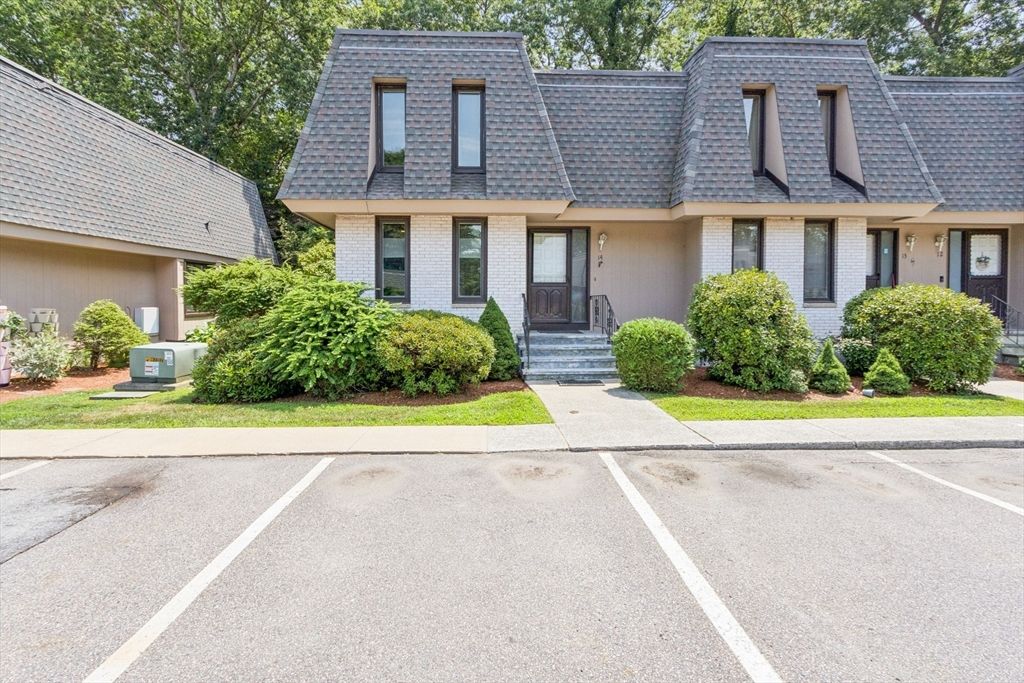 14 Grove Square 14, Randolph, MA 02368