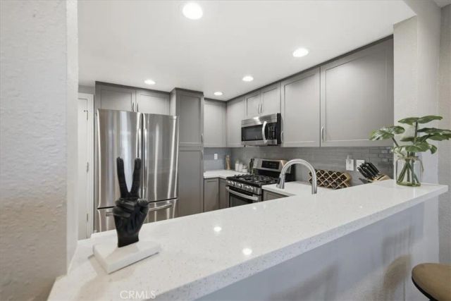23207 Kimmore, Valencia, CA 91355