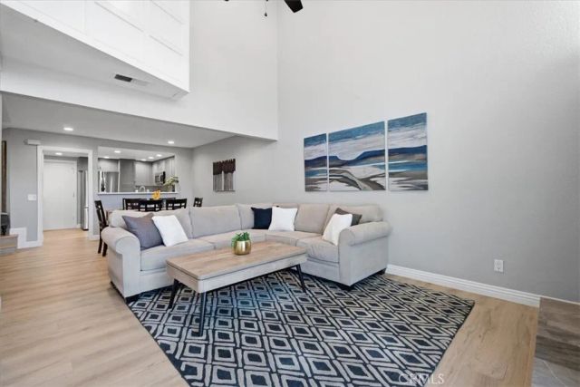 23207 Kimmore, Valencia, CA 91355