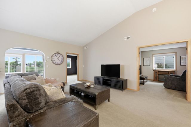 2889 35th Street S, Moorhead, MN 56560