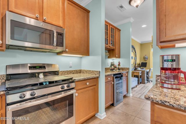 44 Eagle Ridge Circle, Lakewood, NJ 08701