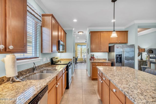 44 Eagle Ridge Circle, Lakewood, NJ 08701