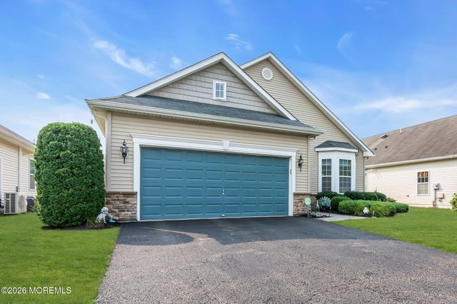 44 Eagle Ridge Circle, Lakewood, NJ 08701