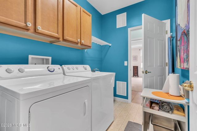 44 Eagle Ridge Circle, Lakewood, NJ 08701