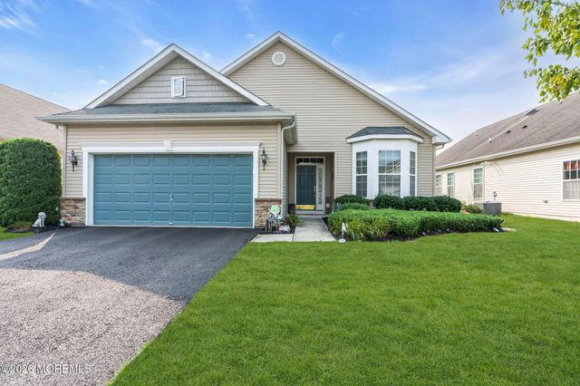 44 Eagle Ridge Circle, Lakewood, NJ 08701