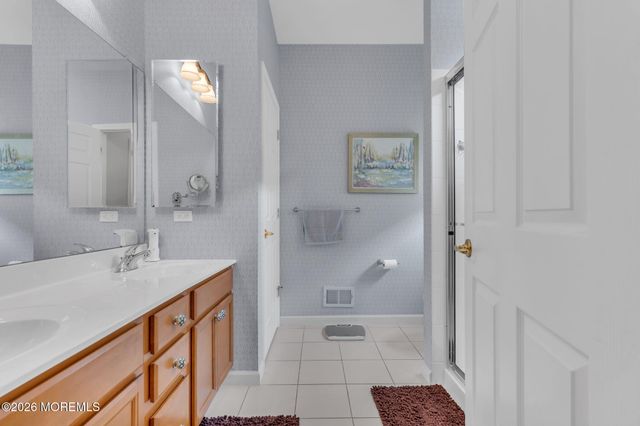 44 Eagle Ridge Circle, Lakewood, NJ 08701