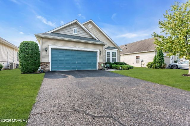 44 Eagle Ridge Circle, Lakewood, NJ 08701