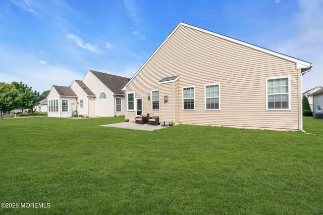 44 Eagle Ridge Circle, Lakewood, NJ 08701