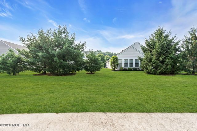 44 Eagle Ridge Circle, Lakewood, NJ 08701