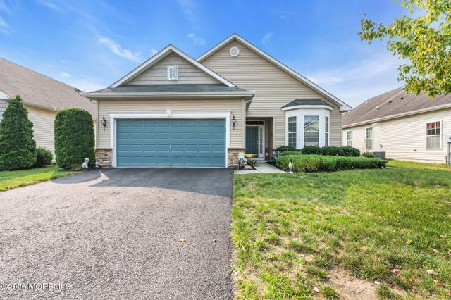 44 Eagle Ridge Circle, Lakewood, NJ 08701