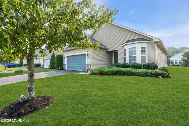 44 Eagle Ridge Circle, Lakewood, NJ 08701
