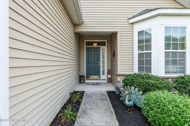 44 Eagle Ridge Circle, Lakewood, NJ 08701
