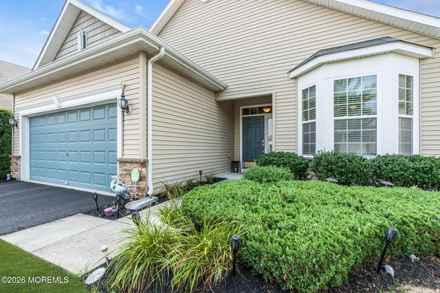 44 Eagle Ridge Circle, Lakewood, NJ 08701