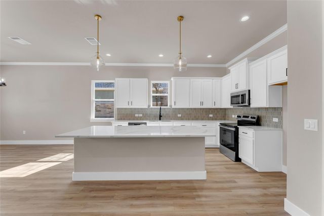 240 Sunday DR, Burnet, TX 78611