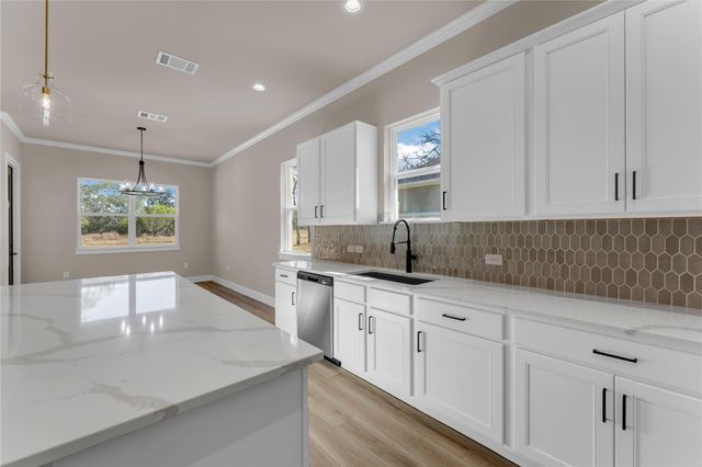 240 Sunday DR, Burnet, TX 78611