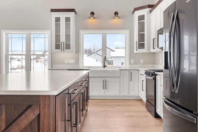 925 Hay Creek Trail, Reedsburg, WI 53959