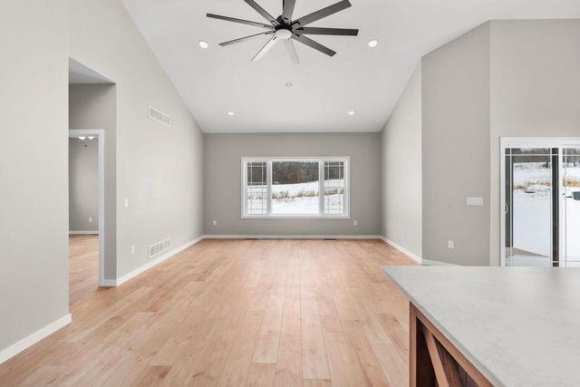 925 Hay Creek Trail, Reedsburg, WI 53959