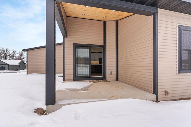 925 Hay Creek Trail, Reedsburg, WI 53959