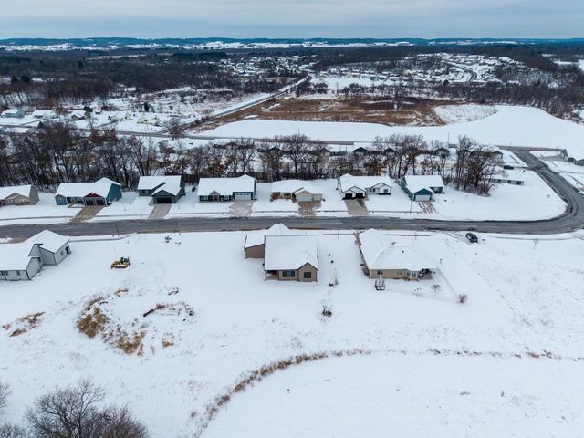 925 Hay Creek Trail, Reedsburg, WI 53959