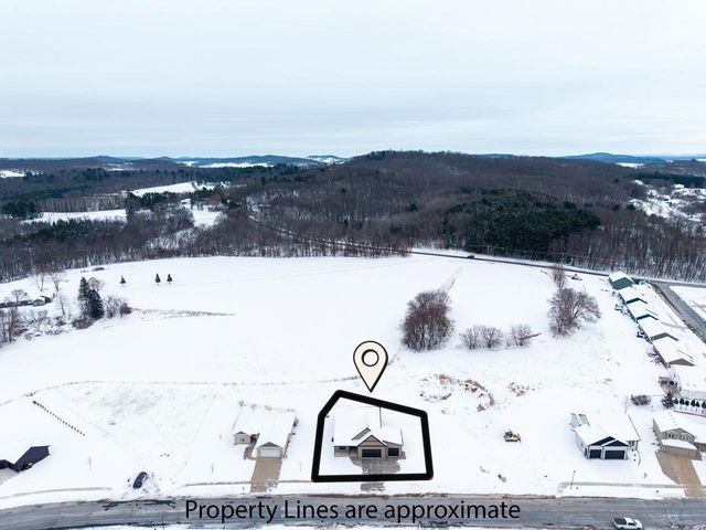 925 Hay Creek Trail, Reedsburg, WI 53959