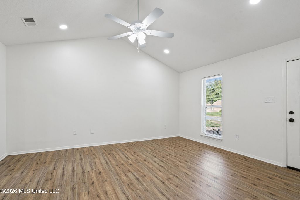 6370 Sandhurst Road, Horn Lake, MS 38637 — photo 5