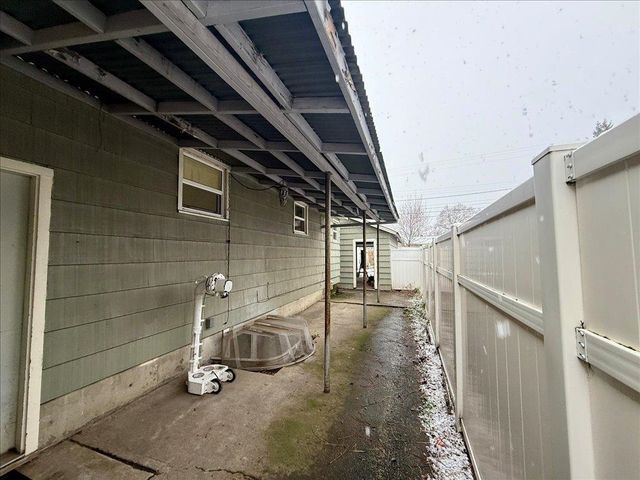 6209 N Whitehouse St, Spokane, WA 99205