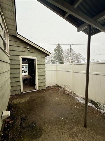 6209 N Whitehouse St, Spokane, WA 99205